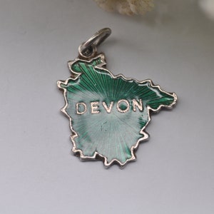 Vintage Devon Souvenir Travel Charm - Mapa de esmalte verde / Inglaterra / Plata de ley 925