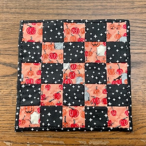 Mini table topper for Halloween, hand quilted, pumpkins, orange & black theme, checkered pattern
