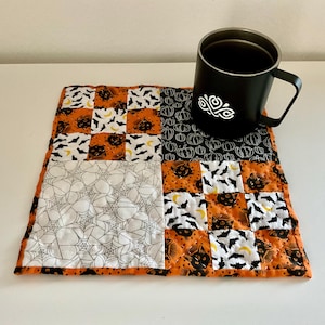 Halloween Quilted Table Topper: Spooky Cats, Bats, and Pumpkins
