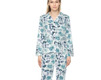 Pijama de satén floral azul y blanco para mujer