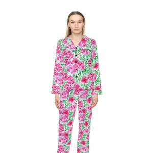 Women&#39;s Rose Print Pink and Green Satin Pajamas