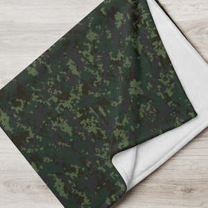 Green Camouflage Army Print Fleece Throw Blanket