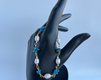 Handcrafted Apatite and Real Boho Pearl Beaded Gold-Plated Chain Bracelet | Unique Gemstone Jewelry | Gift her her | Layering Bracelet