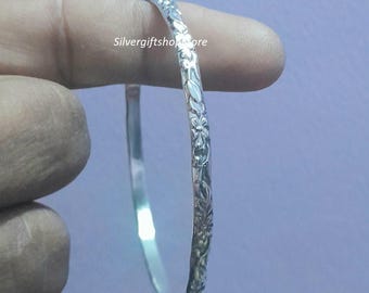 Bracciale rigido a forma di fiore in argento 925: bracciale delicato e minimalista