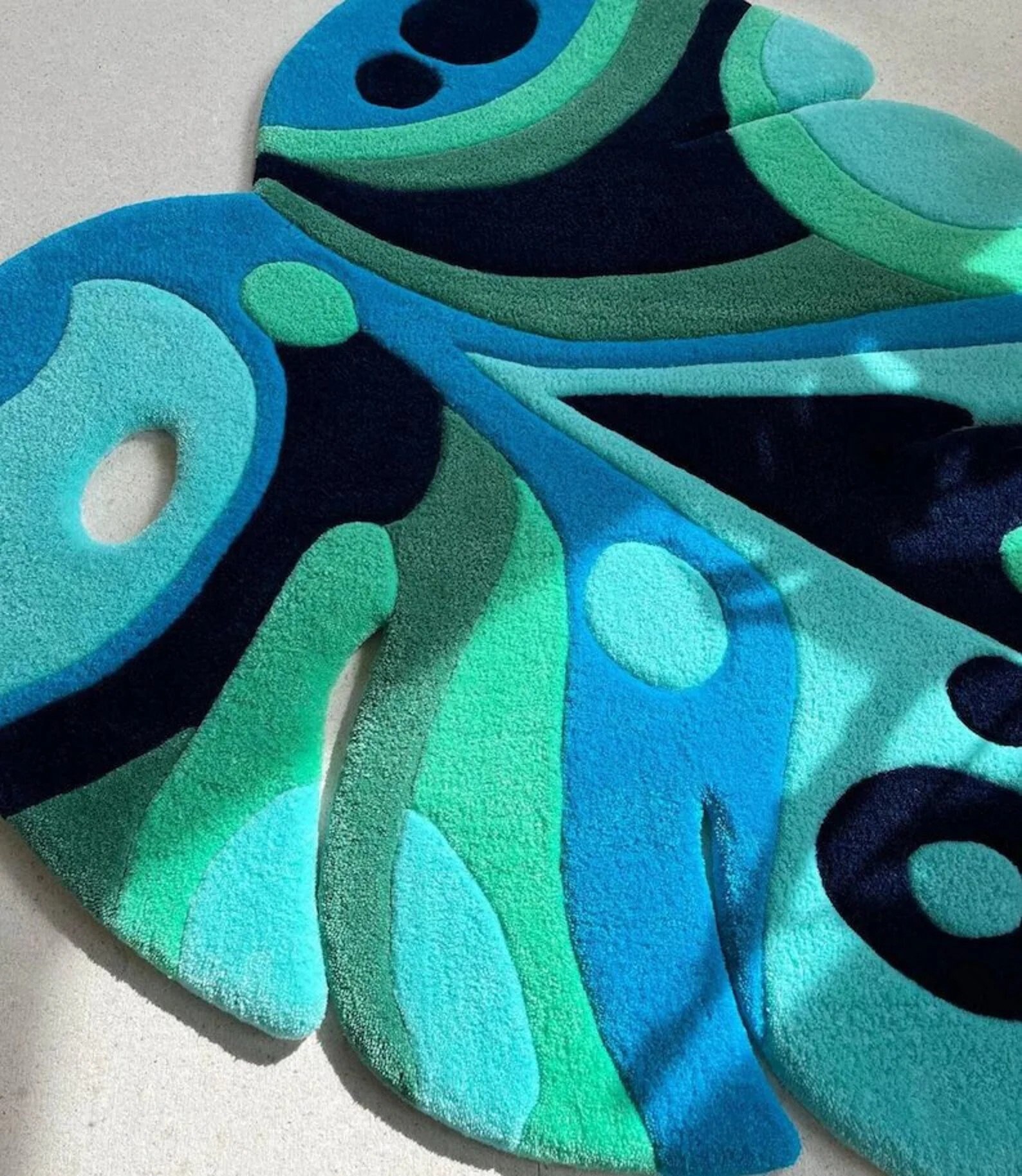 Abstract Monstera Leaf Design Rug in 5x7 5x8 Hand Tufted Vibrant ...