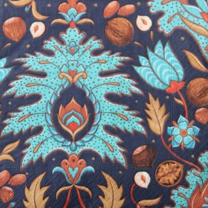 2 ou 4 serviettes en papier pour travaux manuels, ornements d'automne avec noisettes, noix et amandes sur fond bleu marine, serviettes de table ornements d'automne
