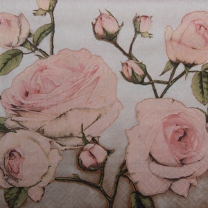 2 o 4 servilletas de papel para manualidades, hermosas rosas en color rosa pastel con capullo sobre fondo beige, servilletas de rosas para decoupage, collage de rosas