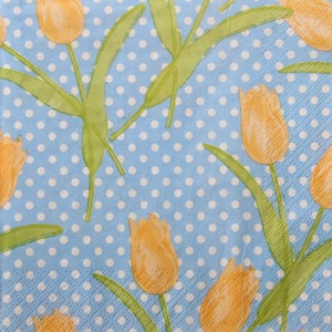 2 ou 4 serviettes en papier pour découpage, Tulipes jaunes sur fond pointillé bleu, serviettes pour découpage fleurs printanières, Fleurs printanières jaunes