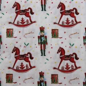 2 ou 4 guardanapos de papel para artesanato, padrão de símbolo de Natal, brinquedos de quebra-nozes de Natal, cavalos de balanço de madeira e guardanapos de decoupage de tambor