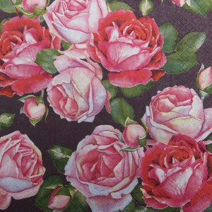 2 of 4 stuks papieren servetten voor ambacht, roze rozen op donkerpaarse achtergrond, rozen decoupage servetten, servetten bloemen, scrapbooking rozen