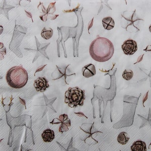 2 o 4 pezzi di tovaglioli di carta per lavori artigianali, motivo con simboli natalizi, palline di Natale, campane, calze, pigne, tovaglioli per decoupage con cervi