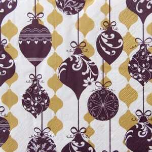 2 o 4 servilletas de papel para manualidades, patrón de bolas navideñas sin costuras en morado y dorado, servilletas de decoupage de invierno, servilletas de decoupage navideñas