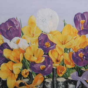 2 ou 4 serviettes en papier pour découpage, serviettes fleurs freesia violet et jaune, serviettes pour découpage fleurs printanières, serviettes de table fleurs de jardin