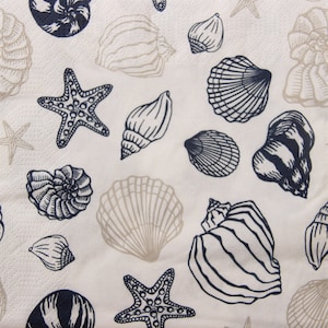 2 ou 4 serviettes en papier pour découpage, mélange d'étoiles de mer graphiques et de coquillages beiges et bleu marine, découpage nautique, découpage de plage