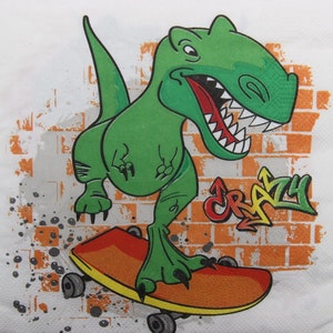 Tovaglioli di carta da 2 o 4 pezzi per decoupage, dinosauro verde su skateboard arancione e sfondo di mattoni usurati con scritta Graffiti Crazy