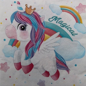 2 o 4 servilletas de papel para decoupage, varios unicornios de acción con arcoíris, luna, nubes y estrellas sobre fondo blanco con inscripciones