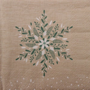 2 o 4 pezzi di tovaglioli di carta per lavori artigianali, decorazioni con stelle di Natale bianche e fogliame verde su sfondo marrone, tovaglioli per decoupage con stelle di Natale