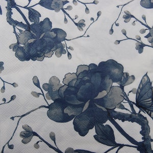 2 oder 4 Stück Papierservietten zum Basteln, grau, blau weiß blühende Zweige und Schmetterling, Decoupage-Servietten, Basteln, Ephemera für Decoupage