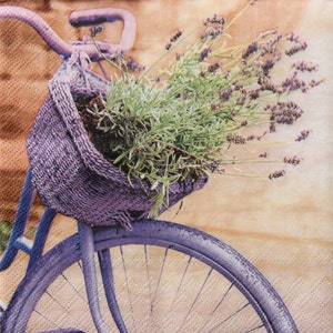 2 ou 4 unidades de guardanapos de papel para decoupage, lavanda roxa em cesta em bicicleta vintage roxa e fundo bege, decoupage de lavanda