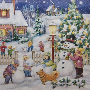 2 ou 4 serviettes en papier pour découpage, scène de cour enneigée avec des enfants construisant des bonhommes de neige et une bataille de boules de neige, serviettes pour découpage Joie de l'hiver