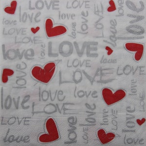 2 oder 4 Stück Papierservietten zum Basteln, rote Herzen mit silbernen Inschriften Liebe auf weißem Hintergrund, Herz & Liebe Muster, Valentinstag