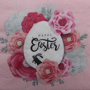 2 oder 4 Stück Papierservietten für Handwerk, Rosen und Hortensien rund um das Osterei mit Slogan Frohe Ostern und Hase auf rosa Hintergrund