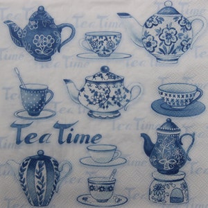 2 oder 4 Stück Papierservietten, blau weiße Tasse Tee, Teekannenmuster auf weißem Hintergrund mit Inschriften Tea Time, chinesisches Porzellan Decoupage