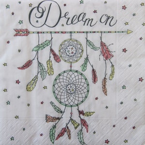 Tovaglioli di carta da 2 o 4 pezzi per lavoretti creativi, acchiappasogni colorati, piume su frecce e piccole stelle su sfondo bianco con scritta Dream On
