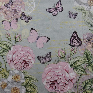 Tovaglioli di carta da 2 o 4 pezzi per decoupage, rose rosa e farfalle su sfondo verde chiaro con francobolli postali bianchi, tovaglioli a farfalla