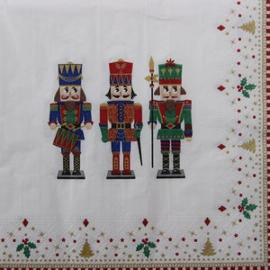 Guardanapos de papel para artesanato, 2 ou 4 peças, três estátuas de brinquedo quebra-nozes de natal em fundo branco com moldura de decorações de natal