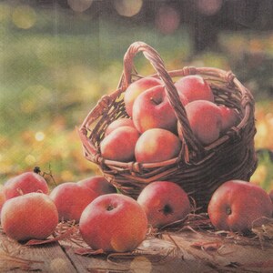 Servilletas de papel de 2 o 4 piezas para la elaboración, cesta de manzanas sobre fondo de tablas de madera marrón, servilletas de decoupage de frutas, diario de jardín