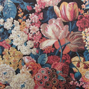 2 ou 4 serviettes en papier pour créations manuelles , Fleurs printanières de style baroque sur fond noir , Décoration florale baroque , Motif floral baroque