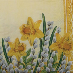 2 ou 4 serviettes en papier pour découpage, jonquilles jaunes et tiges de saule commun sur fond jaune et cadre en dentelle, serviettes printemps