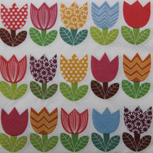 2 ou 4 serviettes en papier pour découpage , Tulipes à motifs variés sur fond blanc , Serviettes de découpage fleurs printanières , Loisirs créatifs , Créations manuelles