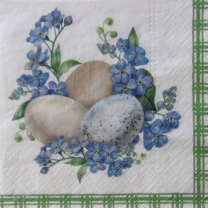 2 oder 4 Stück Papierservietten für Handwerk, Ostereier und Vergissmeinnicht Blumen auf weißem Hintergrund mit grünem Karorand, Frühlingsdecoupage