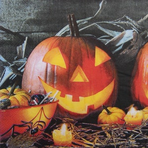 2- of 4-delige papieren servetten om te knutselen, lachende Halloween-pompoen met kaarsen donkere achtergrond, Halloween-decoupageservetten, herfstservetten
