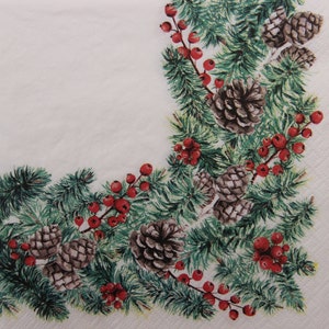 2 o 4 pezzi di tovaglioli di carta per lavori artigianali, rami di pino, pigne e ghirlanda di bacche rosse su sfondo bianco, tovaglioli per decoupage invernale