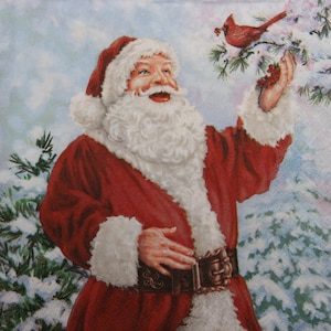 2 oder 4 Stück Papierservietten für Decoupage, glücklicher Weihnachtsmann mit roter Strickjacke auf Lärchenzweig und schneebedecktem Waldhintergrund, Weihnachtsweihnachtsmann Decoupage