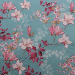 2 ou 4 serviettes en papier pour travaux manuels, Branches de fleurs de magnolia roses sur fond bleu sarcelle, serviettes de table pour découpages magnolia, serviettes pour scrapbooking