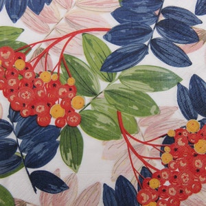 Tovaglioli di carta da 2 o 4 pezzi per artigianato, collage di grappoli e foglie di sorbo verde, blu, rosa e rosso su sfondo bianco, collage autunnali