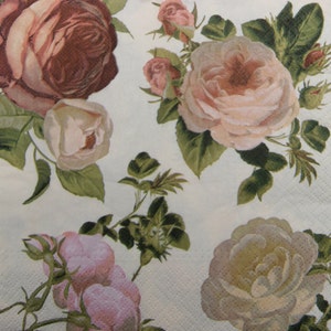 2 oder 4 Stück Papierservietten zum Basteln, rosa und creme pastellfarbene Rosen auf cremefarbenem Hintergrund, Roamntic Roses Decoupage Servietten, Collagen