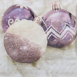 2 o 4 servilletas de papel para manualidades, diseño de bolas navideñas con purpurina en morado y blanco, servilletas para decoupage de invierno, servilletas para decoupage de vacaciones