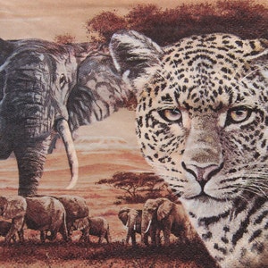 2 of 4 stuks papieren servetten voor decoupage, collage safaridieren, Gepard, olifanten, zebra op bruine achtergrond met inscriptie Safari