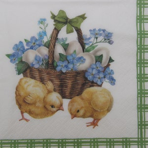 2 oder 4 Stück Papierservietten für Handwerk, Osterhühner, Korb mit Eiern und Vergissmeinnicht Blumen auf weißem Hintergrund mit grünem Karorahmen