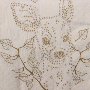Tovaglioli di carta da 2 o 4 pezzi per decoupage, schema a punto croce cervo e rami di betulla su sfondo bianco, tovaglioli per decoupage Bambi