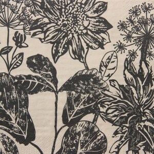 2 oder 4 Stück Papierservietten zum Basteln, schwarze skizzierte Wiesenblumen auf braunem Hintergrund, Servietten aus floralem Serviettenpapier, skandinavische Servietten