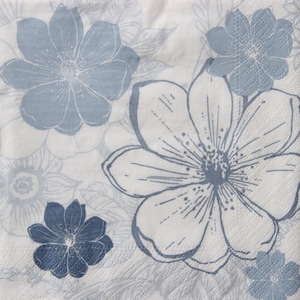Servilletas de papel de 2 o 4 piezas para la elaboración, flores de color azul claro sobre fondo blanco, servilletas de decoupage azules y blancas, fabricación de collage blanco azul