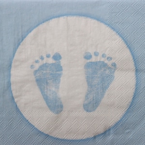 2 oder 4 Stück Papierservietten zum Basteln, blaues Baby-Fußabdruck-Muster, Baby-Geburtstags-Muster, Babyparty-Découpage-Servietten, Baby-Fußabdrücke