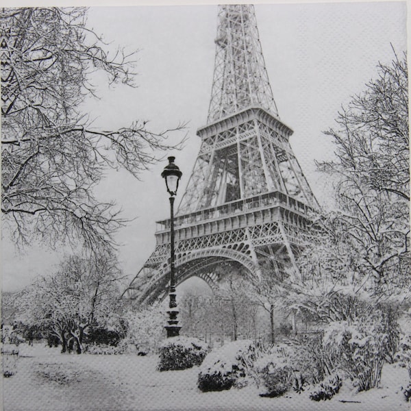 Serviettes en papier 2 ou 4 pièces pour l’artisanat, vue sur la Tour Eiffel depuis la rue de Paris avec des arbres enneigés, serviettes de découpage d’hiver, Paris en hiver