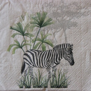 2 oder 4 Stück Papierservietten für Decoupage, Zebra mit Pflanzen und Zebrafellmuster auf 100% recyceltem braunem Papierhintergrund, Craft Serviette
